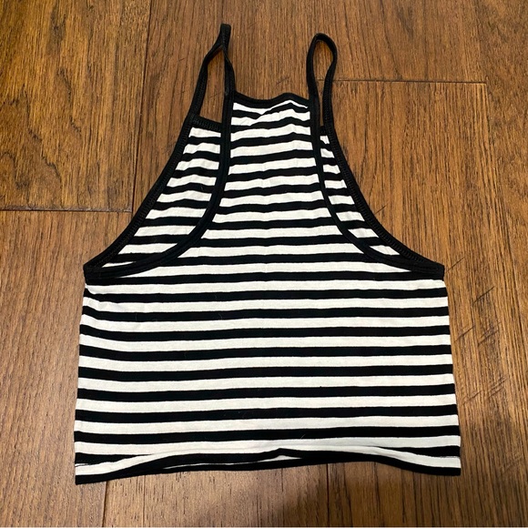 Cropped halter neck top - Picture 2 of 2